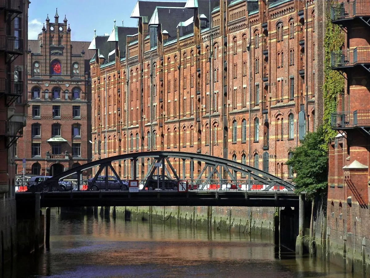 Novotel Hamburg Central Station Hotel