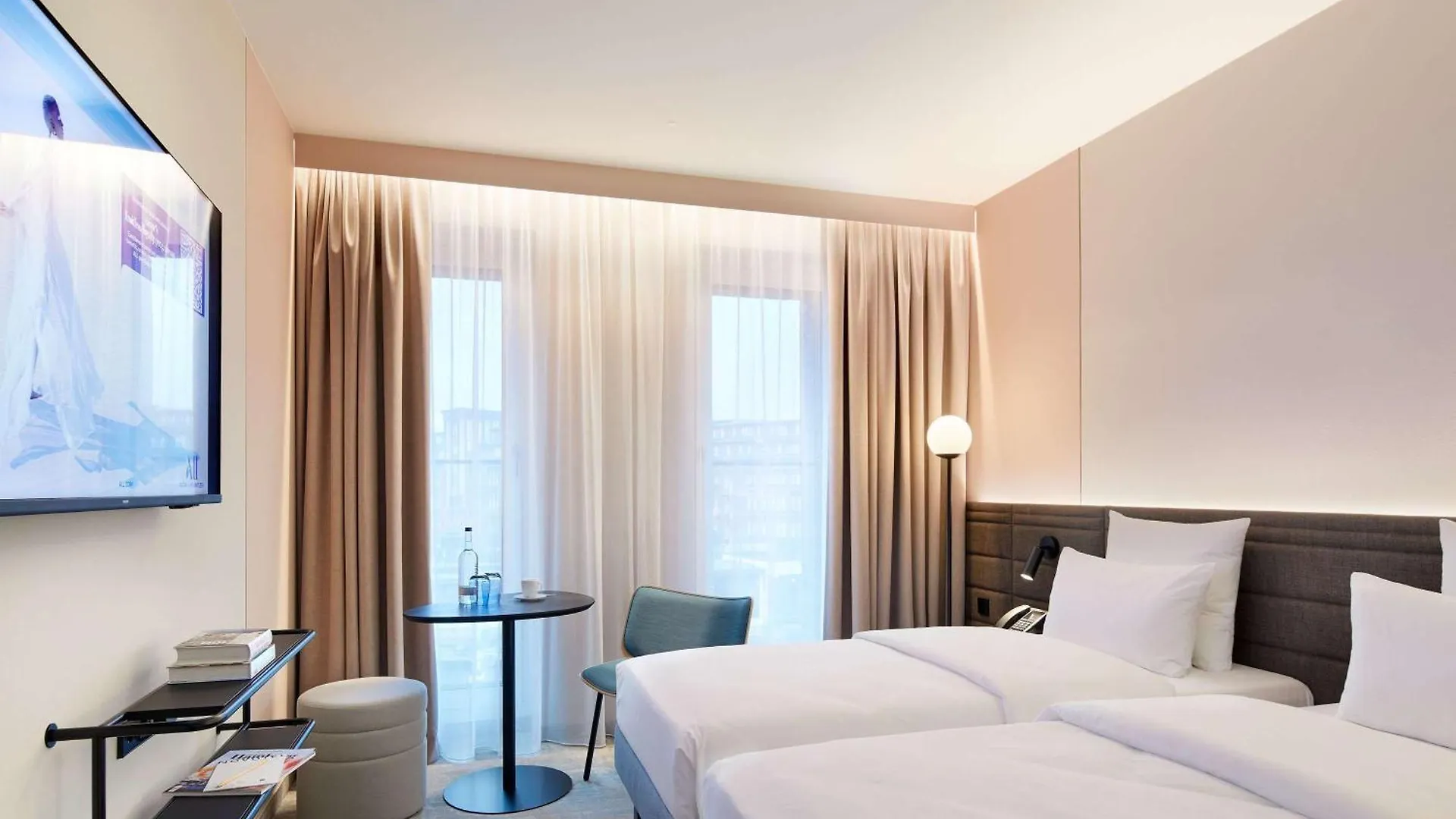 Novotel Hamburg Central Station 0*,